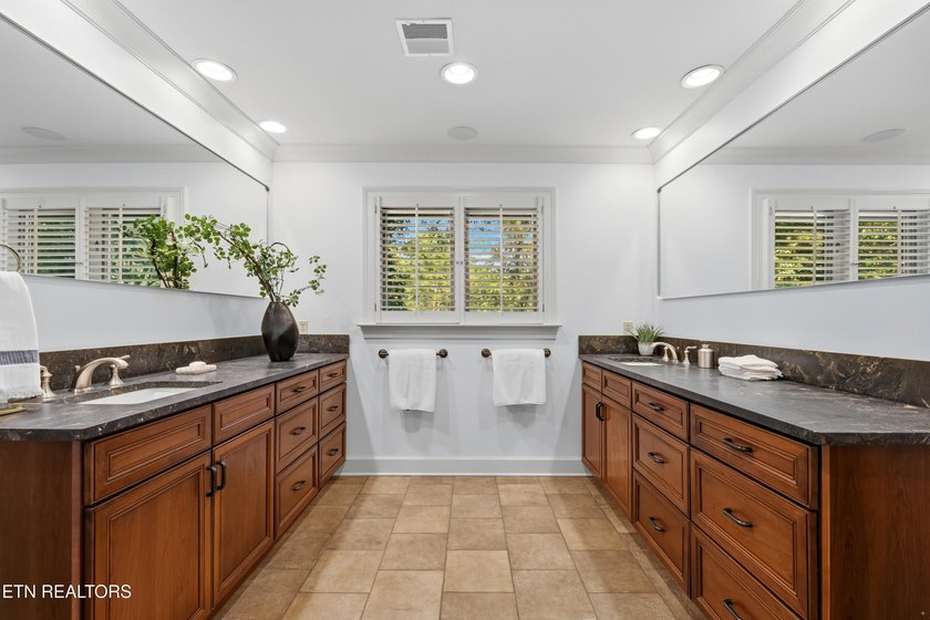 A Riverbend gem! This relaxed and inviting home sits on two lots - photo 28