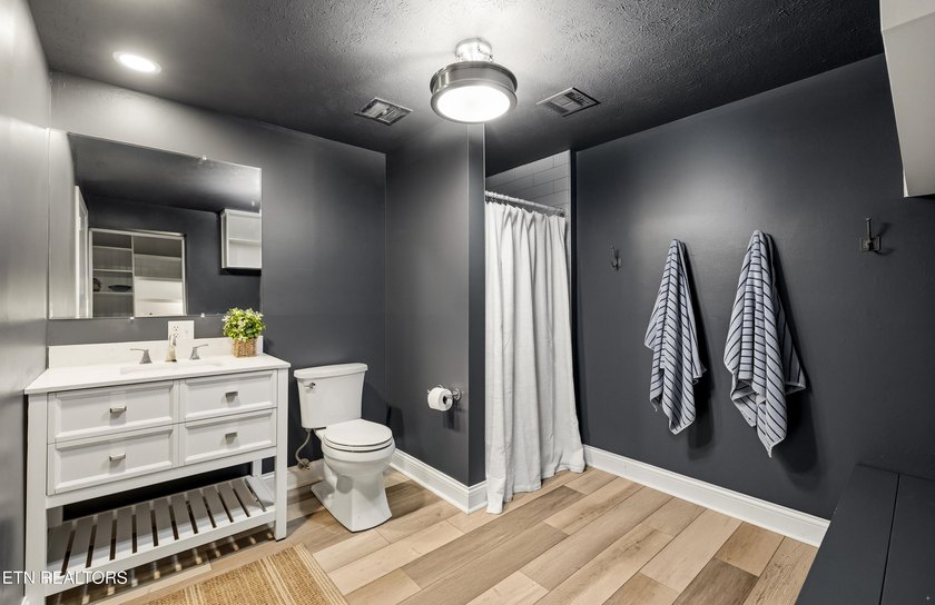 A Riverbend gem! This relaxed and inviting home sits on two lots - photo 40