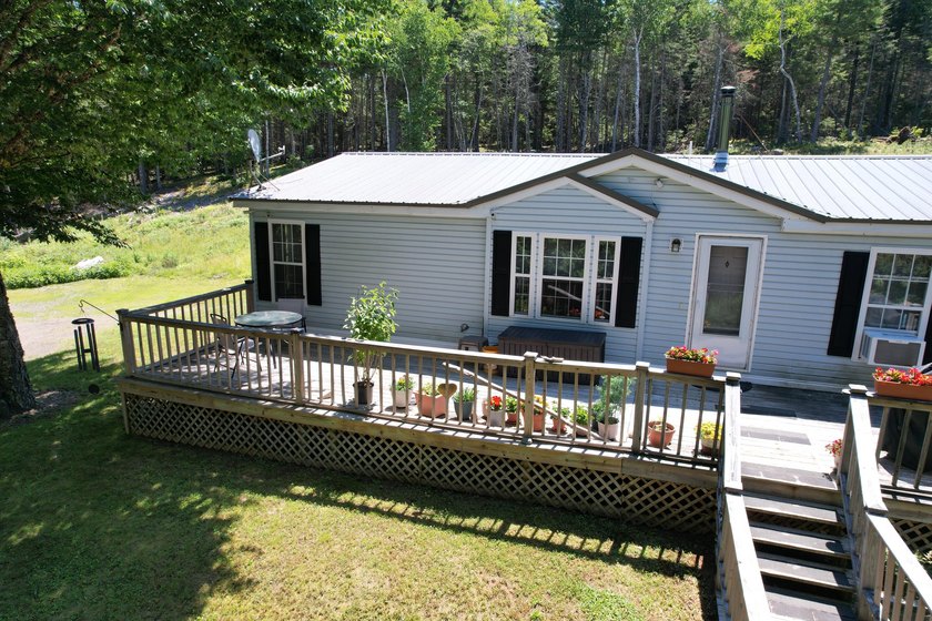 Enjoy the ease of one-floor living in this well-maintained 1990 - photo 2