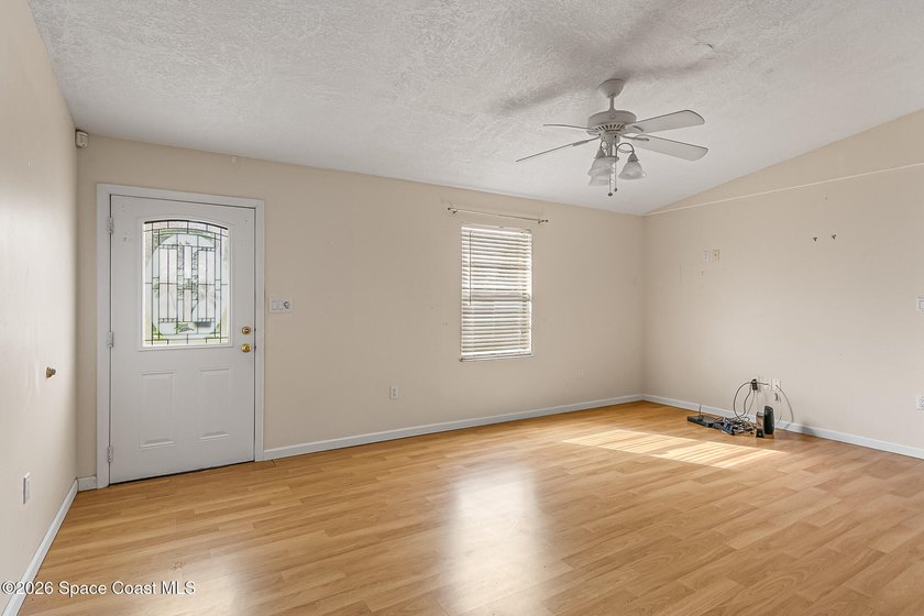 BACK ON MARKET! NEW A/C, WATER HEATER! NEW ELECTRICAL PANEL! - photo 9