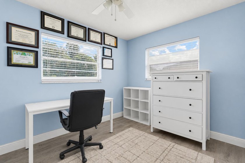 Welcome home to this charming three bedroom, two bathroom single - photo 20