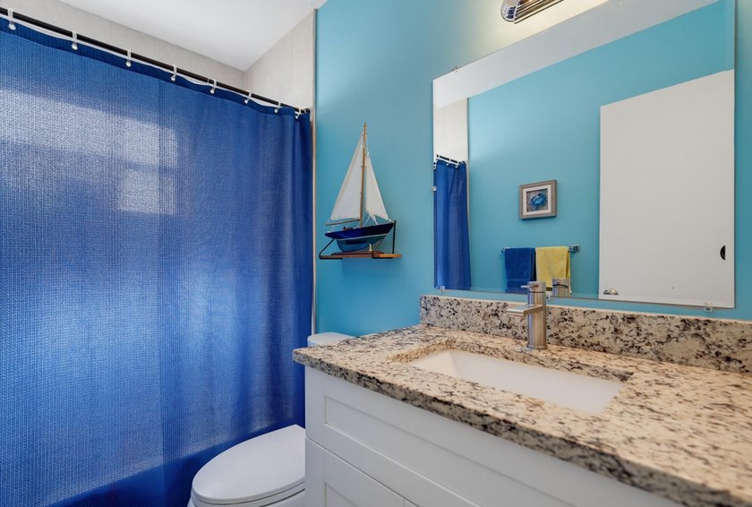 Welcome home to this charming three bedroom, two bathroom single - photo 21