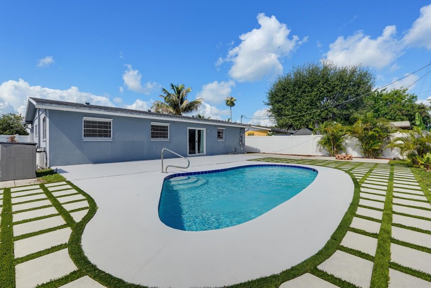 Welcome home to this charming three bedroom, two bathroom single - photo 22