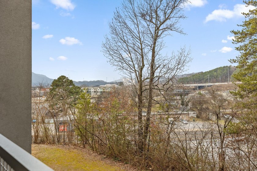 Right in the heart of Northshore, this one is a must see! - photo 27