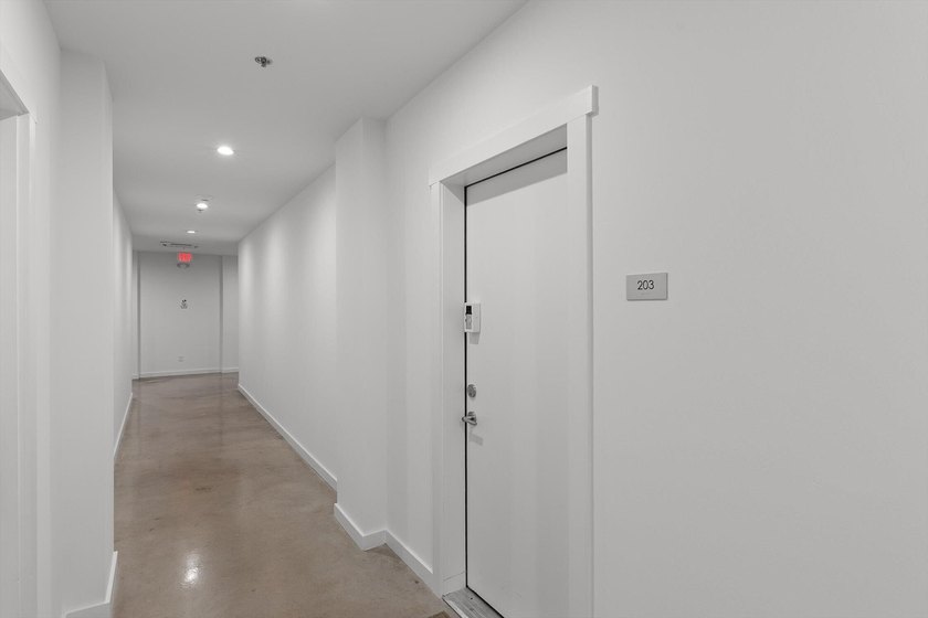 Right in the heart of Northshore, this one is a must see! - photo 28