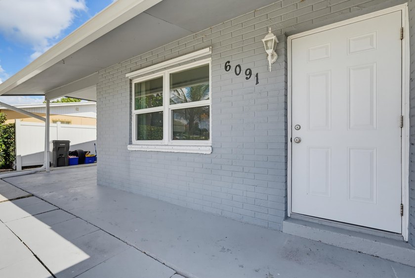 Welcome home to this charming three bedroom, two bathroom single - photo 28