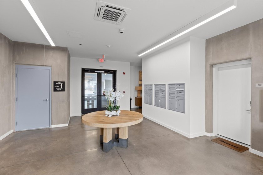 Right in the heart of Northshore, this one is a must see! - photo 29