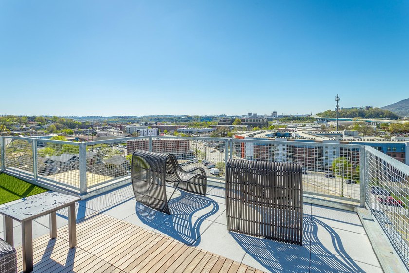 Right in the heart of Northshore, this one is a must see! - photo 31