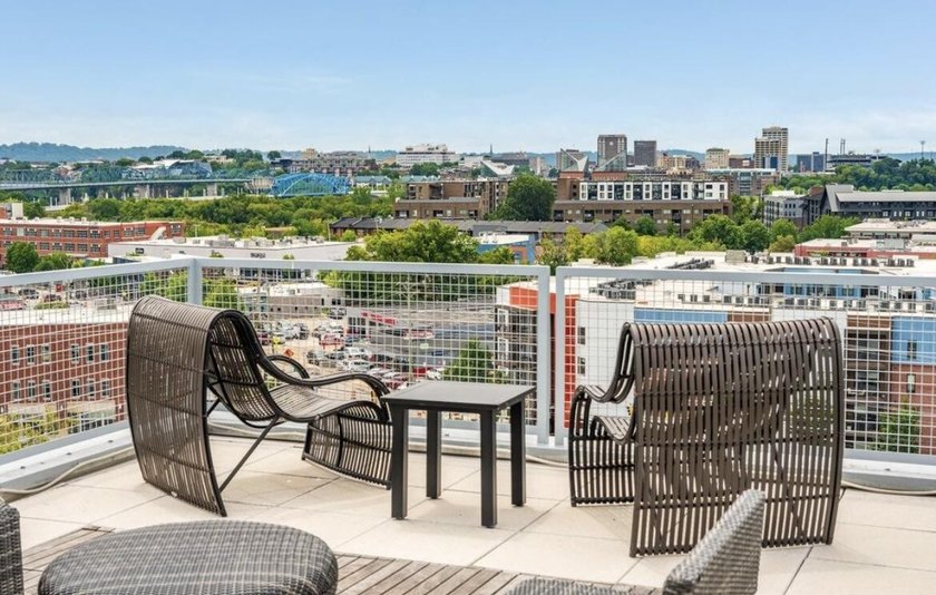 Right in the heart of Northshore, this one is a must see! - photo 33