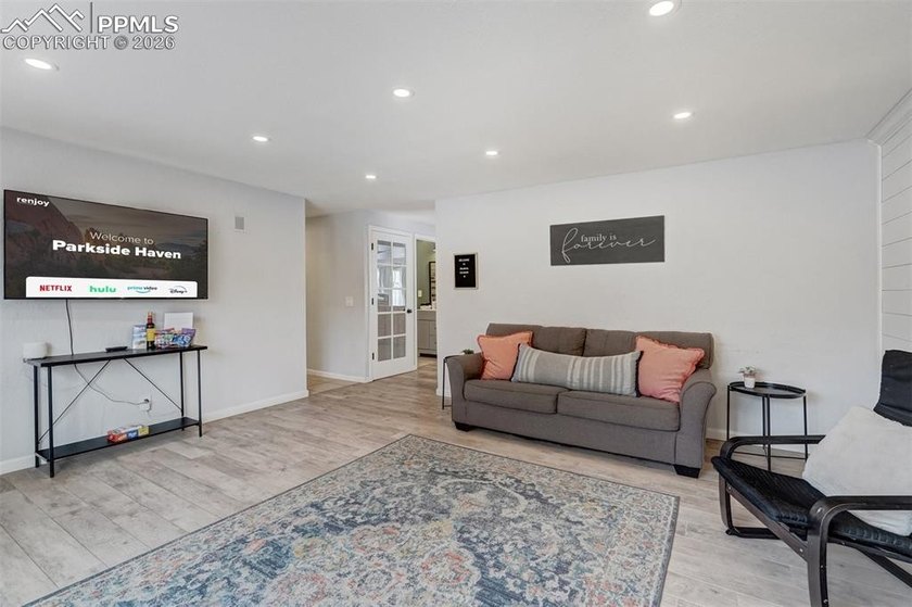 LOCATION - VIEWS - ONE-LEVEL LIVING 3600 TOTAL SQUARE FEET PLUS - photo 4