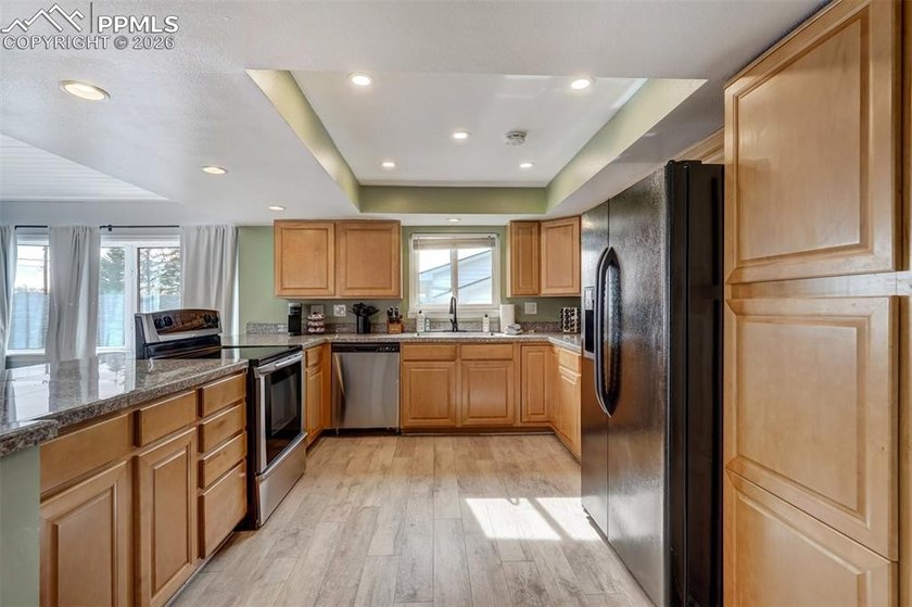 LOCATION - VIEWS - ONE-LEVEL LIVING 3600 TOTAL SQUARE FEET PLUS - photo 6