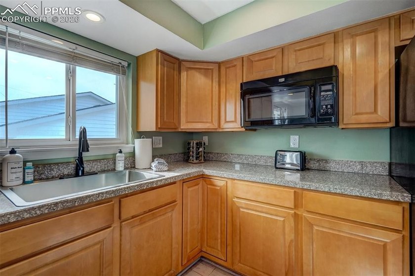 LOCATION - VIEWS - ONE-LEVEL LIVING 3600 TOTAL SQUARE FEET PLUS - photo 7