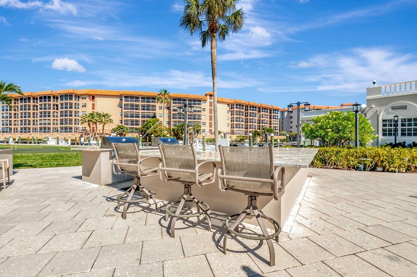 Rarely available, spacious split 2br, 2ba corner in San Remo - photo 41
