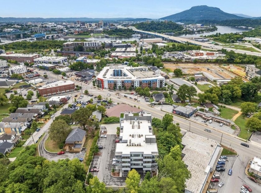 Right in the heart of Northshore, this one is a must see! - photo 42