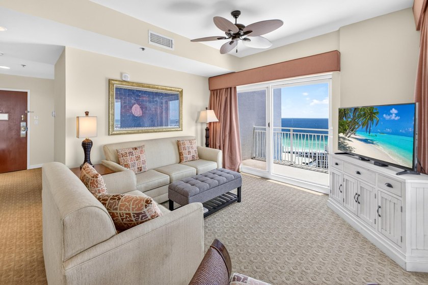 Perched on the 19th-floor penthouse level, this exceptional Luau - photo 11