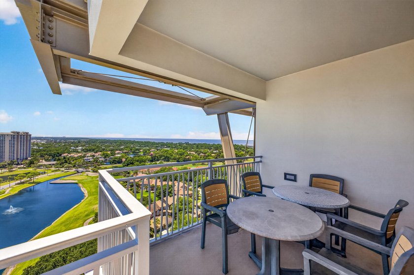 Perched on the 19th-floor penthouse level, this exceptional Luau - photo 15
