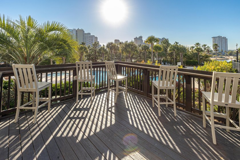 Perched on the 19th-floor penthouse level, this exceptional Luau - photo 42