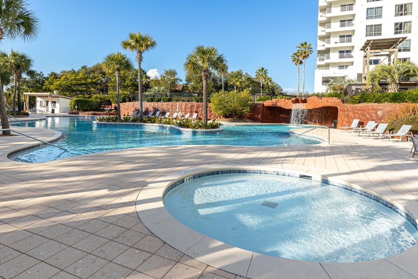 Perched on the 19th-floor penthouse level, this exceptional Luau - photo 45