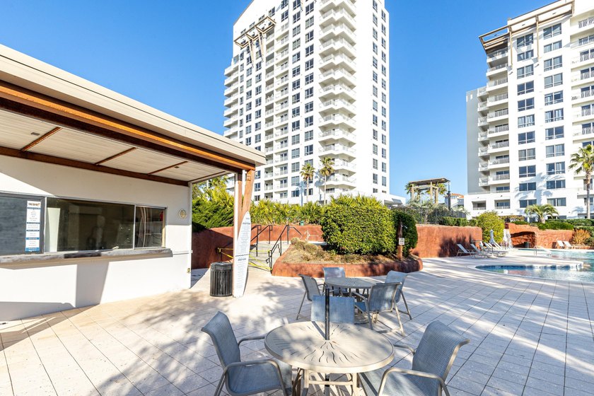 Perched on the 19th-floor penthouse level, this exceptional Luau - photo 48
