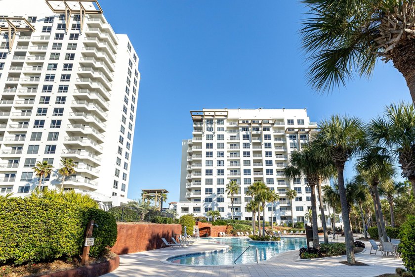 Perched on the 19th-floor penthouse level, this exceptional Luau - photo 49
