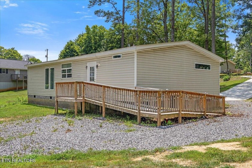 Welcome home to this beautiful 2023 manufactured home offering - photo 22