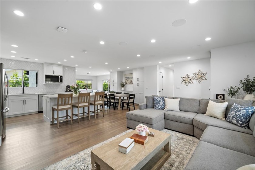 Pristine one of a kind customized Dutch Haven Marina home. This - photo 4