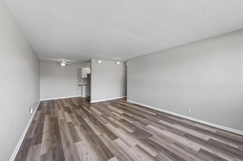 Fully renovated condo in the heart of the Whittier neighborhood! - photo 11