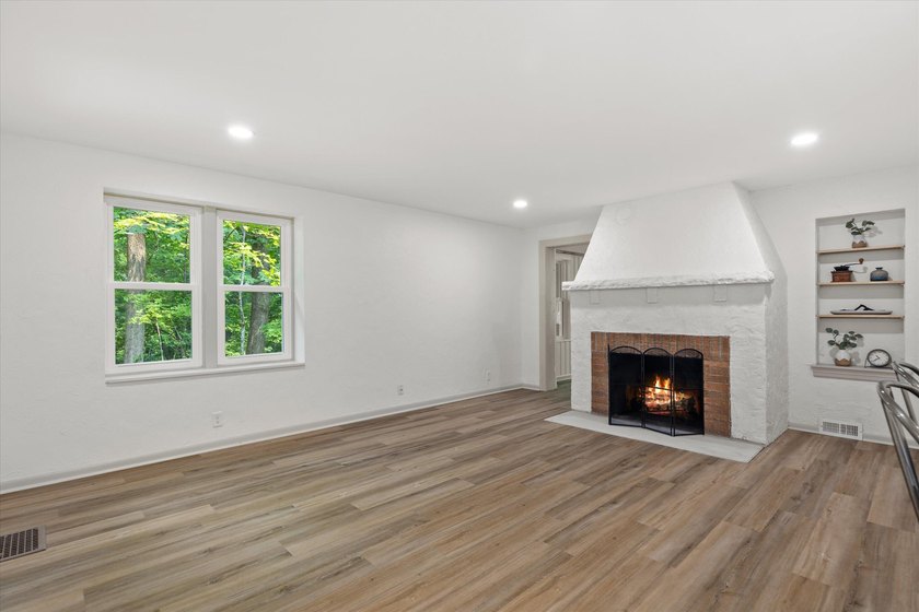 Perched on a private wooded hill with seasonal views of Silver - photo 6