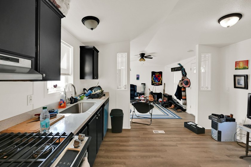 Comes with all appliances! Don't miss this cute, move-in-ready - photo 3