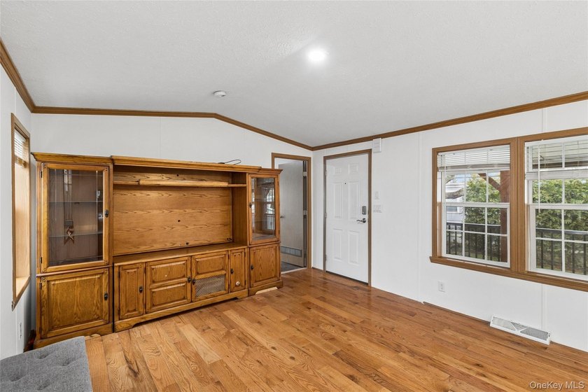 Recently renovated 2004 manufactured home located in a desirable - photo 7