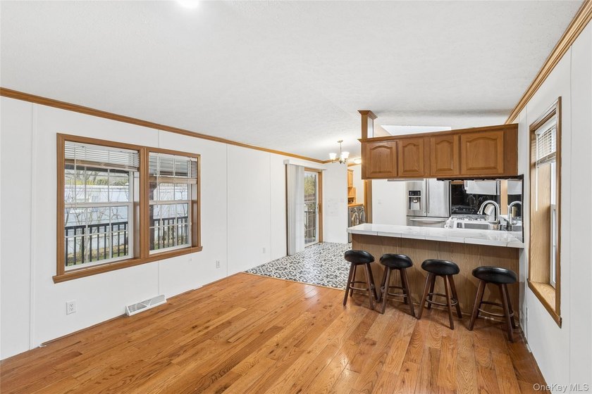 Recently renovated 2004 manufactured home located in a desirable - photo 10