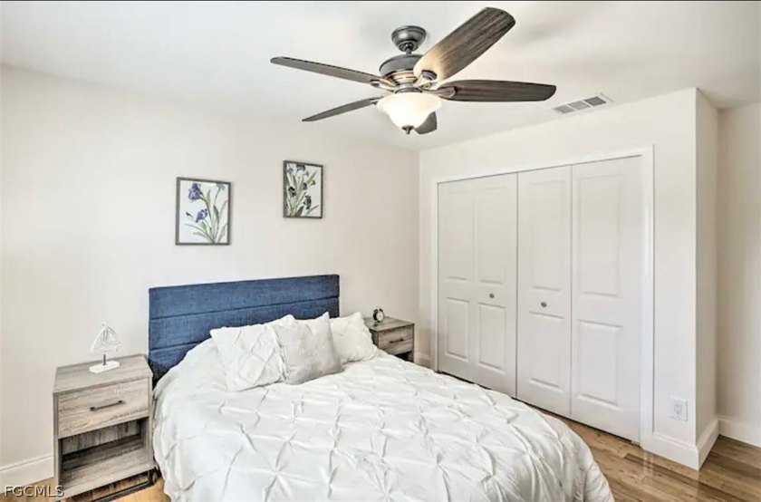 Well-maintained gulf-access, waterfront home with screened pool - photo 11