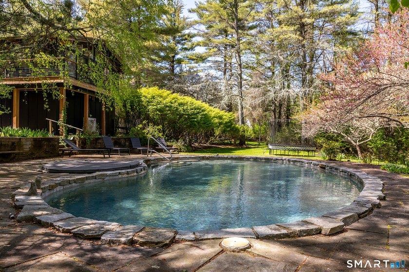 This 70s Modern home has been revamped to a 21st century - photo 3