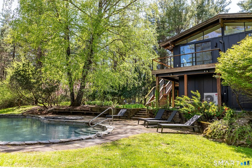 This 70s Modern home has been revamped to a 21st century - photo 4