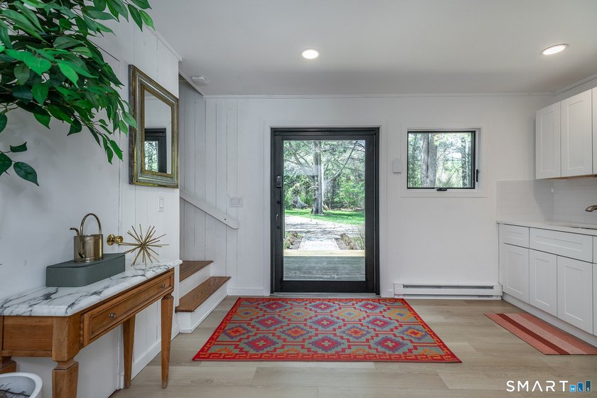 This 70s Modern home has been revamped to a 21st century - photo 9