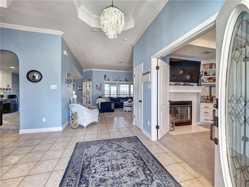 COME HOME TO THAT ISLAND VIBE!!!! This stunning, thoughtfully - photo 2