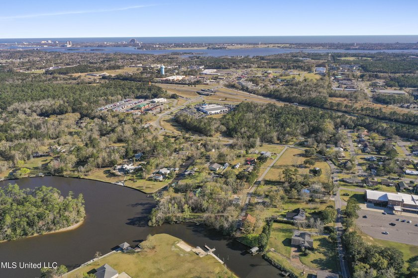 Great 0.25-acre waterfront lot in the Panoramic Acres - photo 12