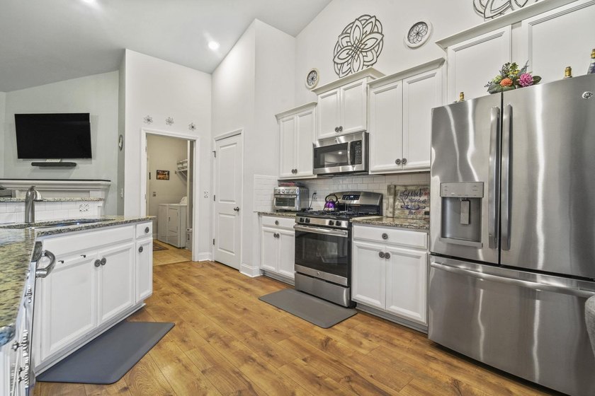 Welcome to this beautifully maintained St. Phillips floor plan - photo 13