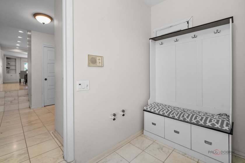 Welcome to this exceptional 5-bedroom, 4.1-bath ranch home - photo 11