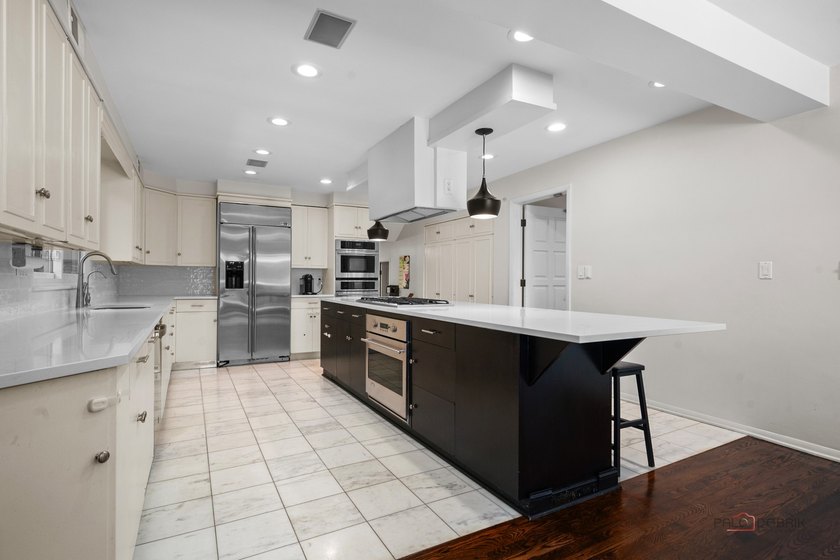 Welcome to this exceptional 5-bedroom, 4.1-bath ranch home - photo 13