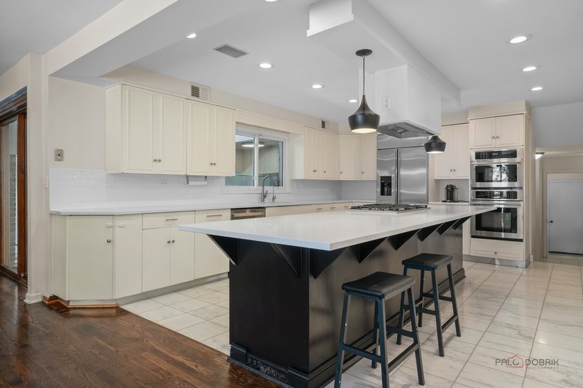 Welcome to this exceptional 5-bedroom, 4.1-bath ranch home - photo 14
