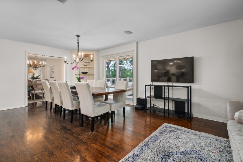 Welcome to this exceptional 5-bedroom, 4.1-bath ranch home - photo 21