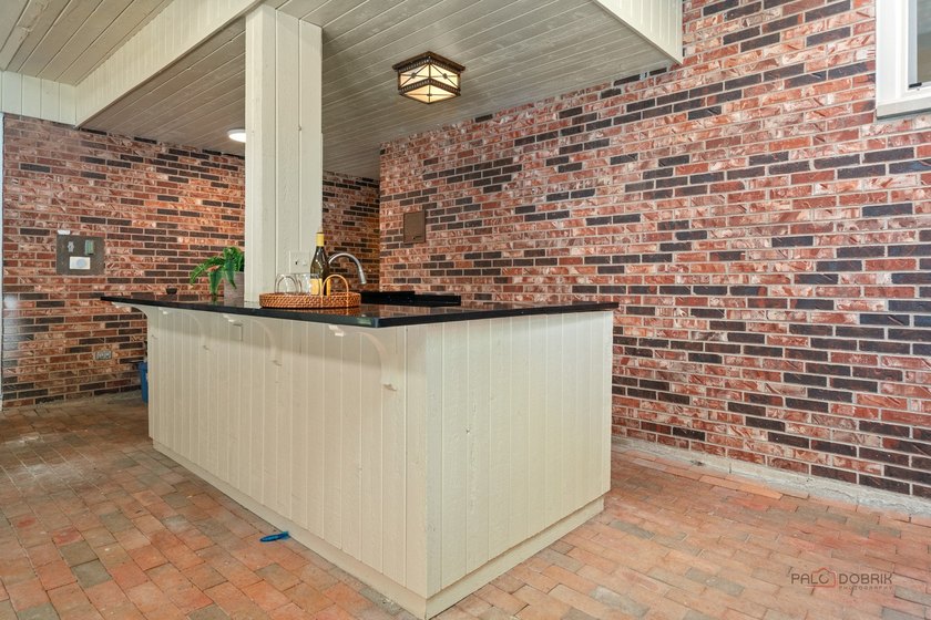 Welcome to this exceptional 5-bedroom, 4.1-bath ranch home - photo 31