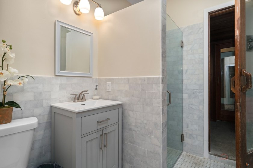 Welcome to this exceptional 5-bedroom, 4.1-bath ranch home - photo 33