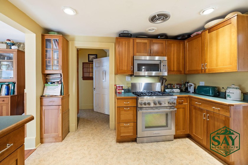 Welcome to 401 Lake Street -- a warm and inviting Adirondack - photo 15