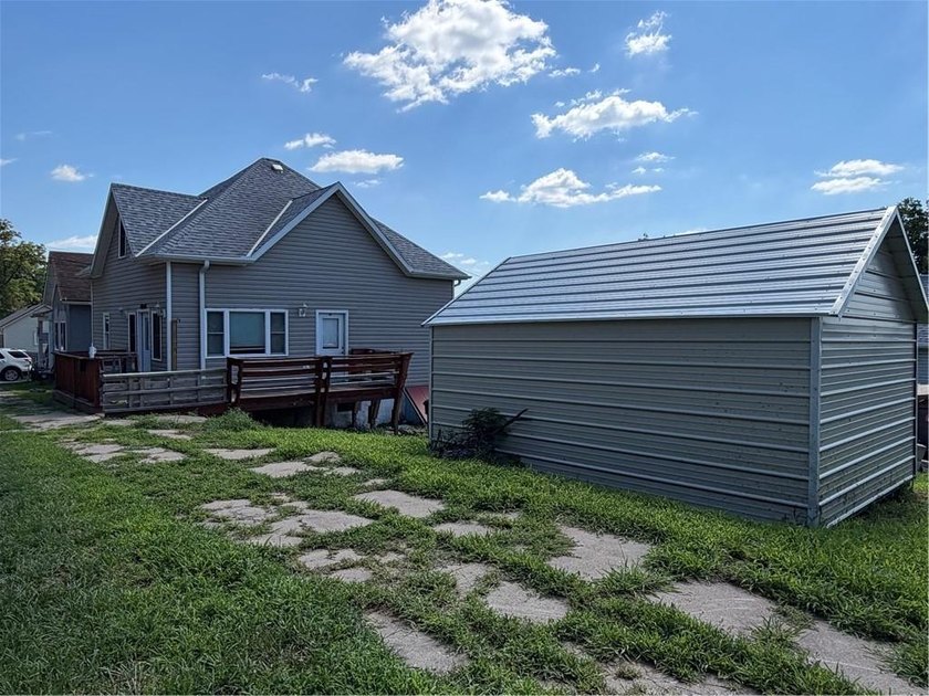 This home was fully upgraded 2 1/2 years ago with new flooring - photo 22
