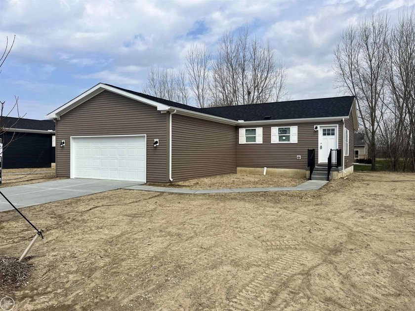 Brand new great room ranch backing to Kearsley Golf Course - photo 3