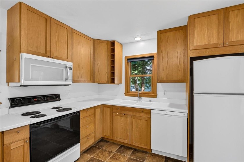 Welcome to this inviting west Madison ranch in the sought-after - photo 11