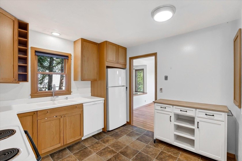 Welcome to this inviting west Madison ranch in the sought-after - photo 12