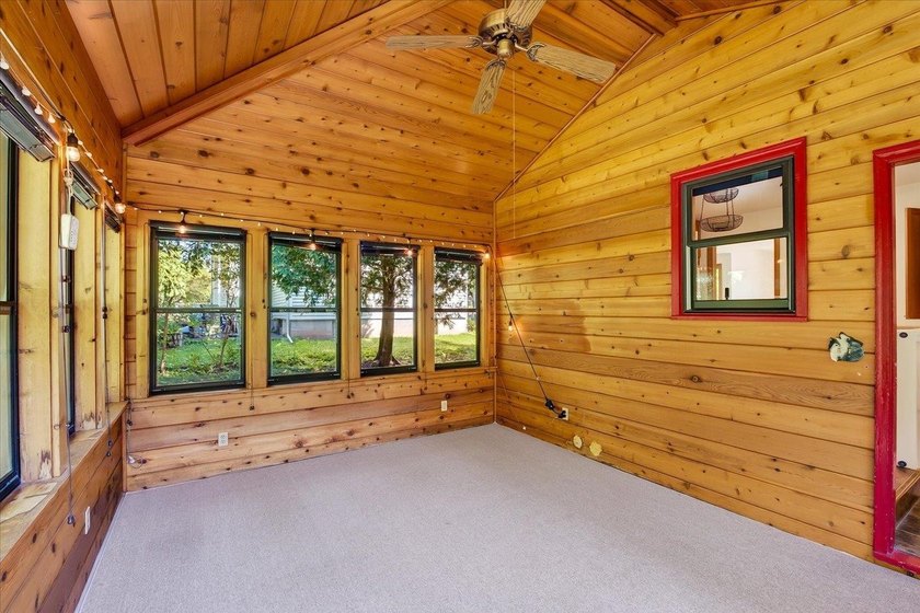 Welcome to this inviting west Madison ranch in the sought-after - photo 16